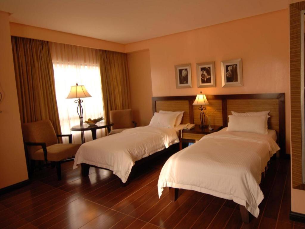 Planta Centro Bacolod Hotel & Residences Eksteriør bilde