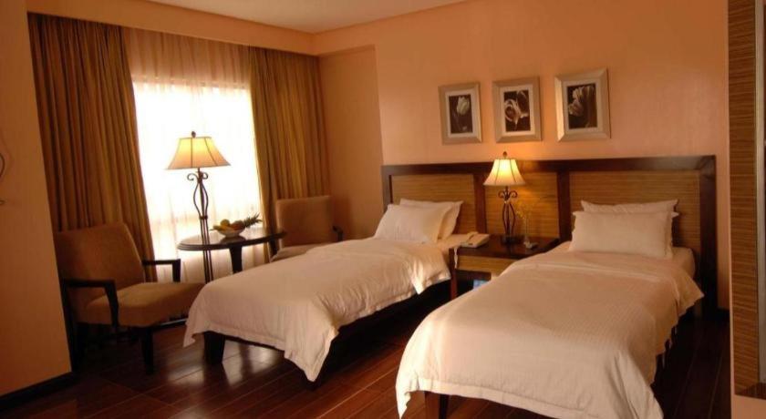 Planta Centro Bacolod Hotel & Residences Eksteriør bilde